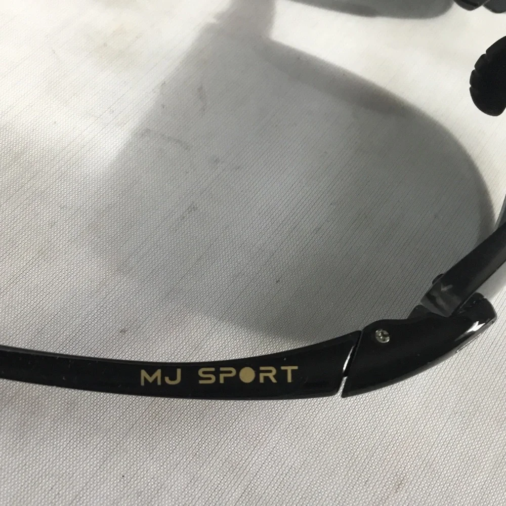 Maui Jim MAKAHA Black Sunglasses with Brown Case